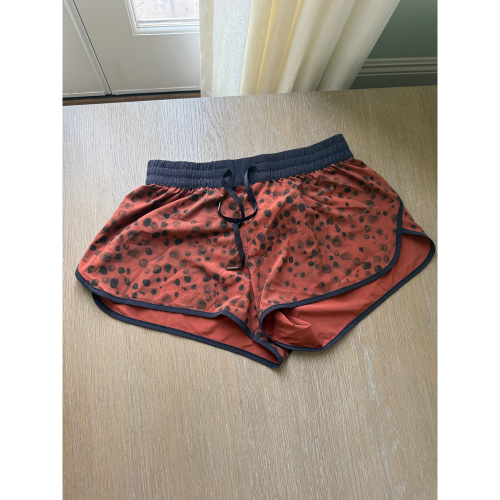 Lululemon Animal Print Athletic Shorts in Orange - Picture 2 of 3